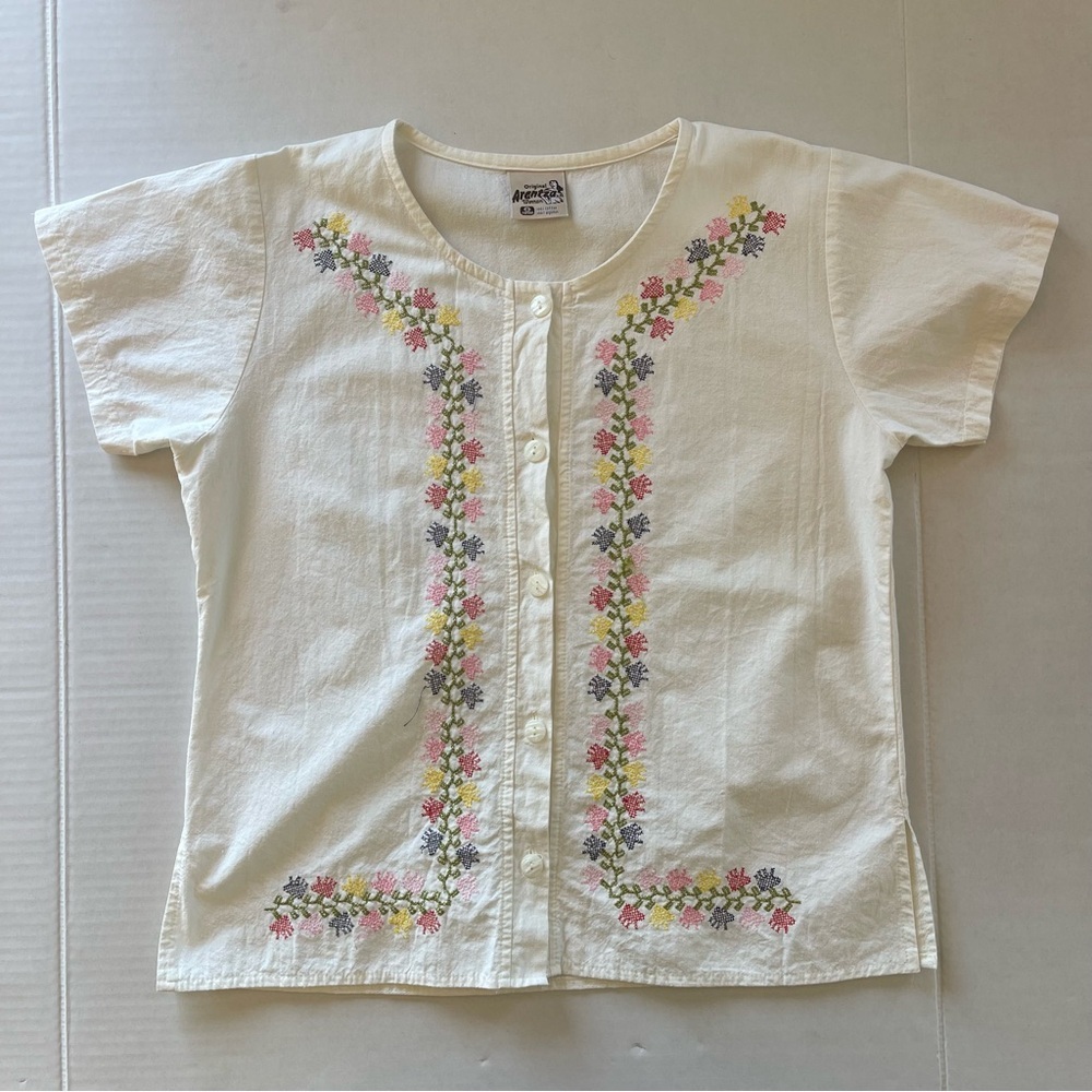 Handmade Top Embroidery Short Sleeve Cotton Button Round Collares ￼